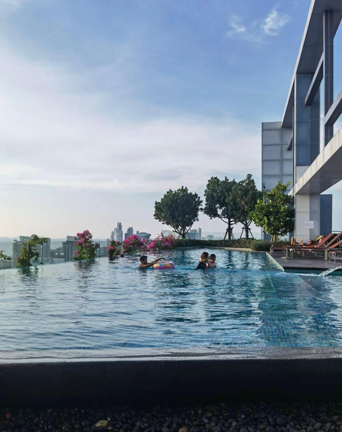 芭提雅fnb Central 无边泳池 Pattaya Esterno foto